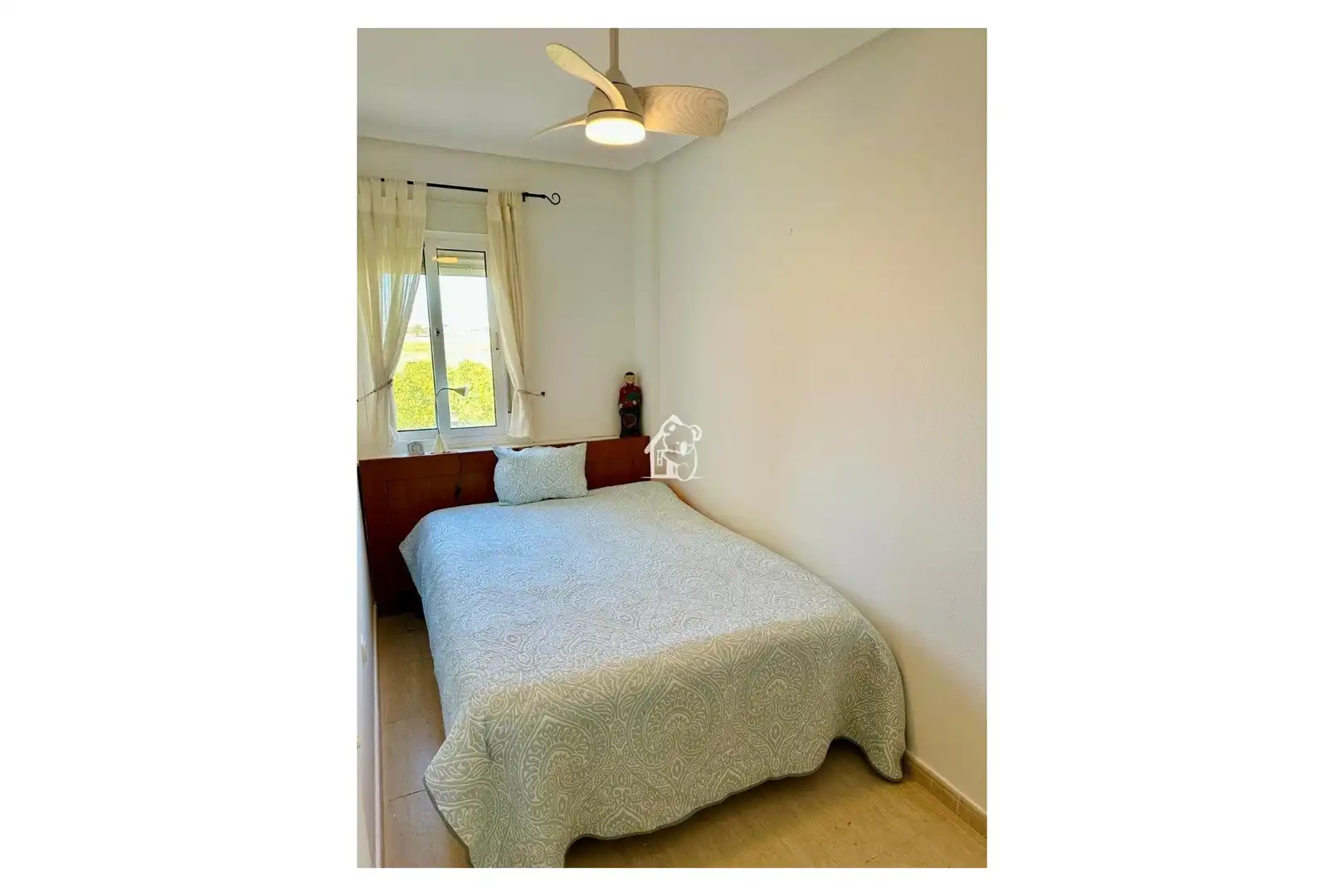 Habitación de Apartamento de alquiler en Daya Nueva con Aire acondicionado, Terraza y Piscina