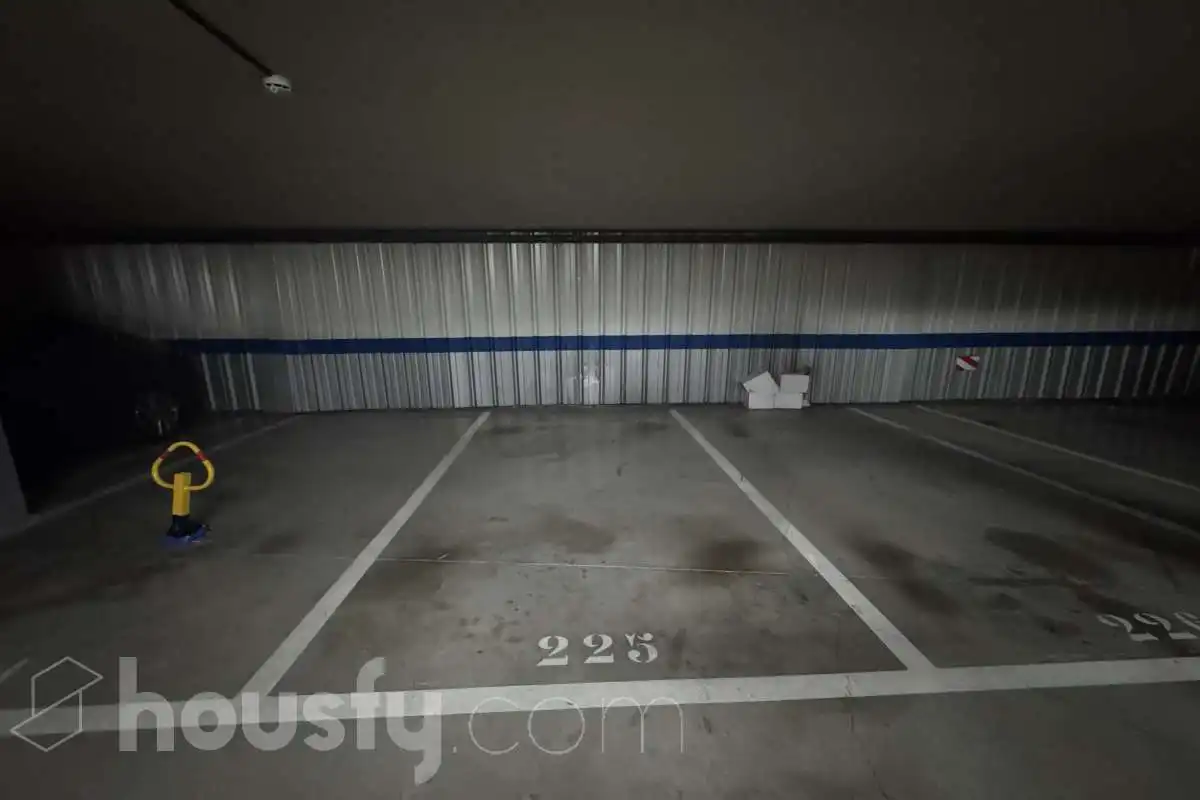 Parking de Piso de alquiler en Madrid con Trastero y Amueblado