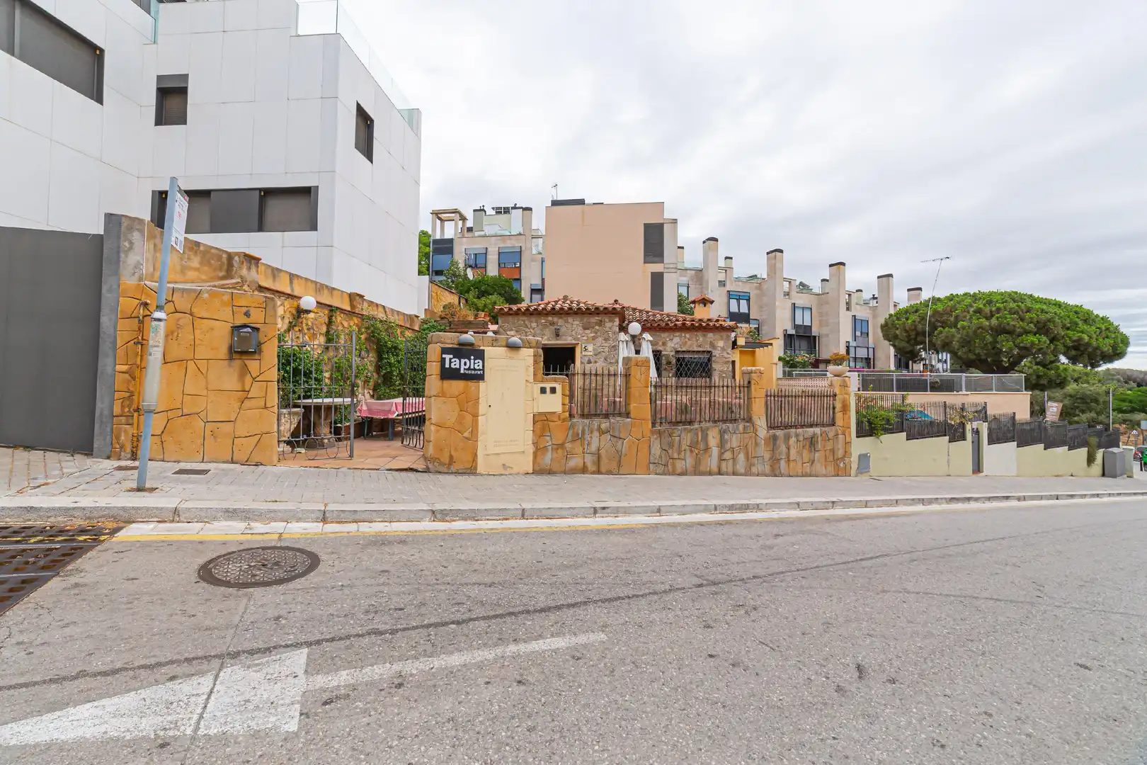 Exterior view of Commercial properties for sale in Barcelona