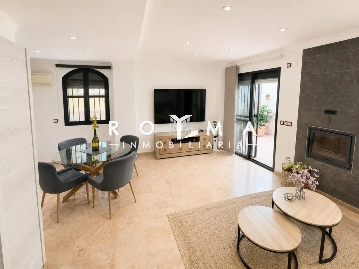 Sala de estar de Casa adosada en venta en Montequinto con Aire acondicionado, Jardín privado y Trastero