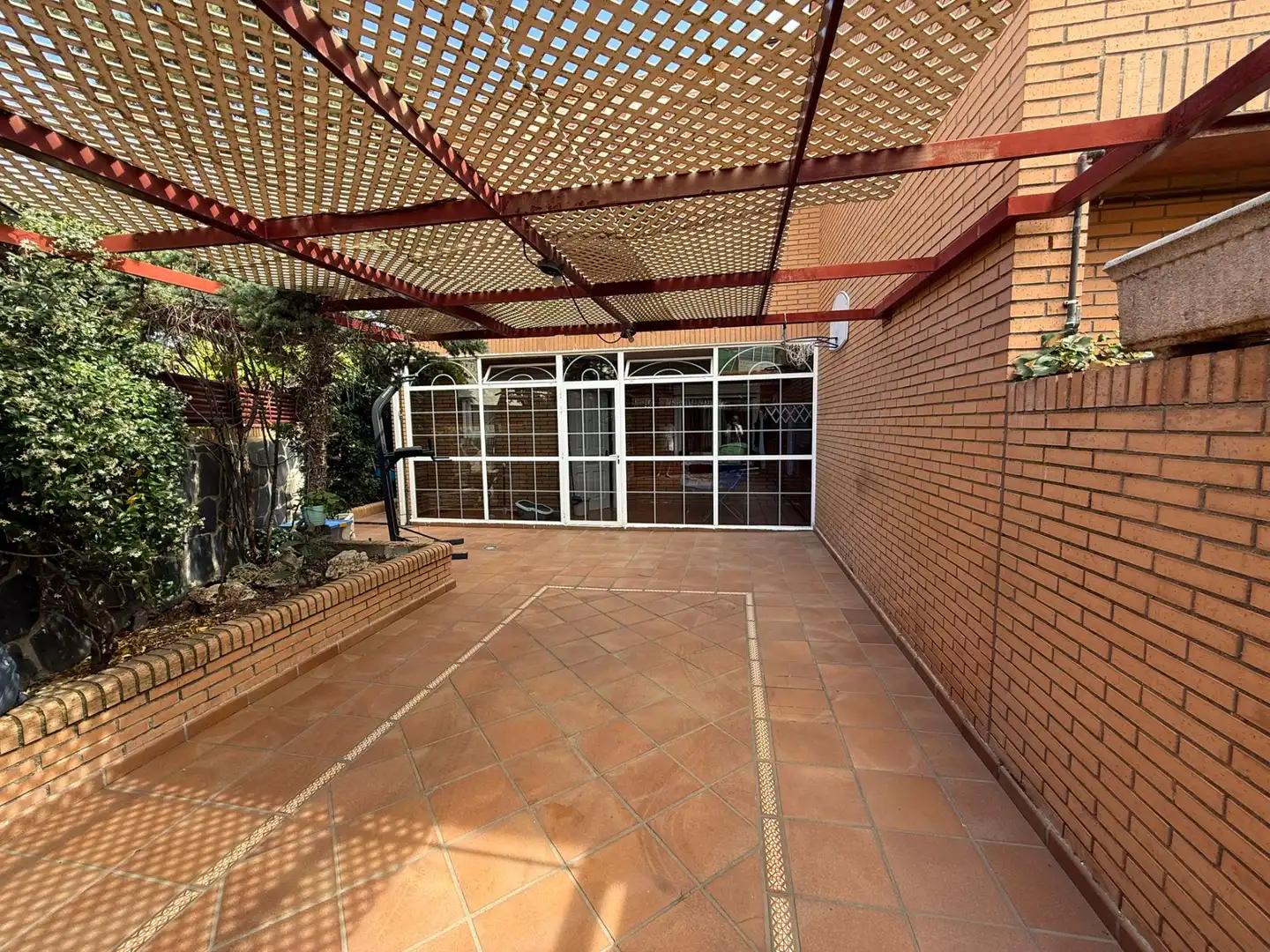 Terrassa de Casa adosada en venda en Móstoles amb Aire condicionat, Calefacció i Jardí privat