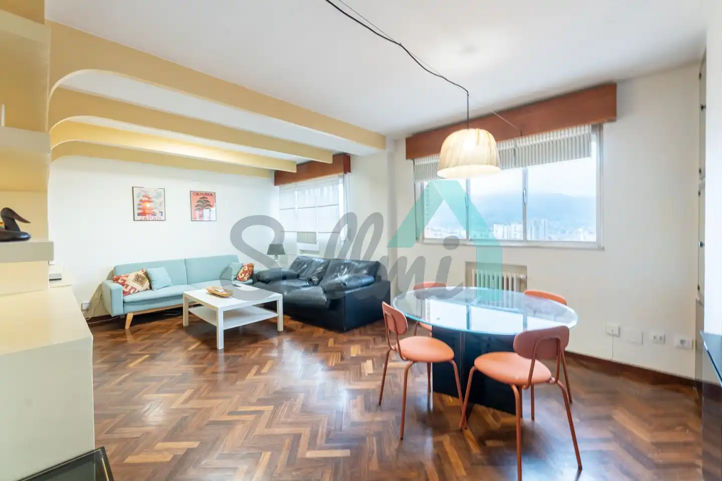 Sala d'estar de Pis de lloguer en Oviedo  amb Calefacció, Parquet i Moblat