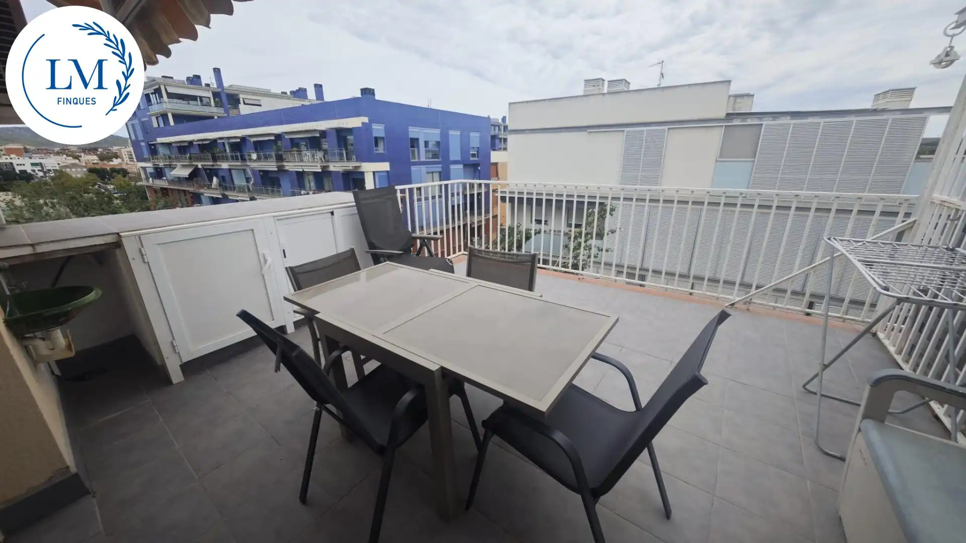 Terrasse von Dachboden zur Miete in Vilanova i la Geltrú mit Klimaanlage, Terrasse und Möbliert