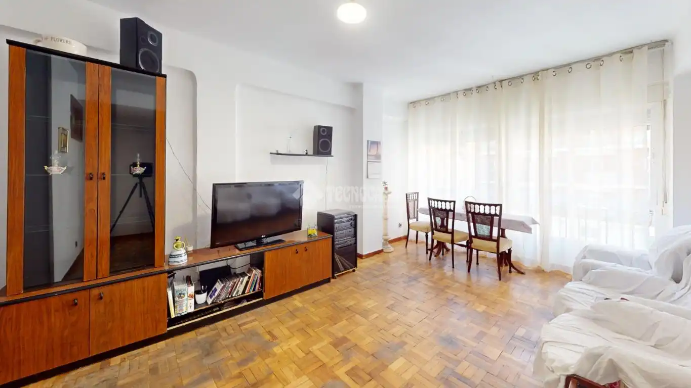 Flat with lift for sale in C. de Valderribas, imagen 2