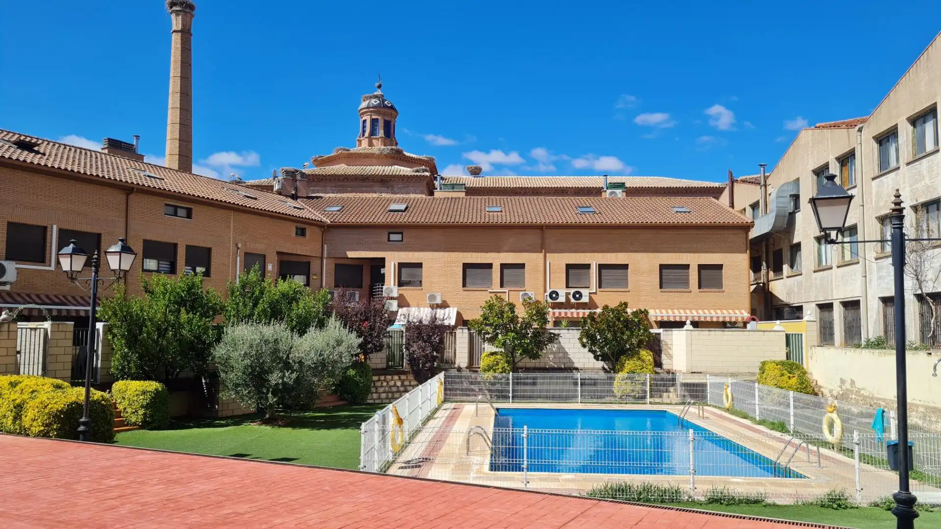 Piscina de Pis en venda en La Almunia de Doña Godina  amb Jardí privat i Piscina comunitària