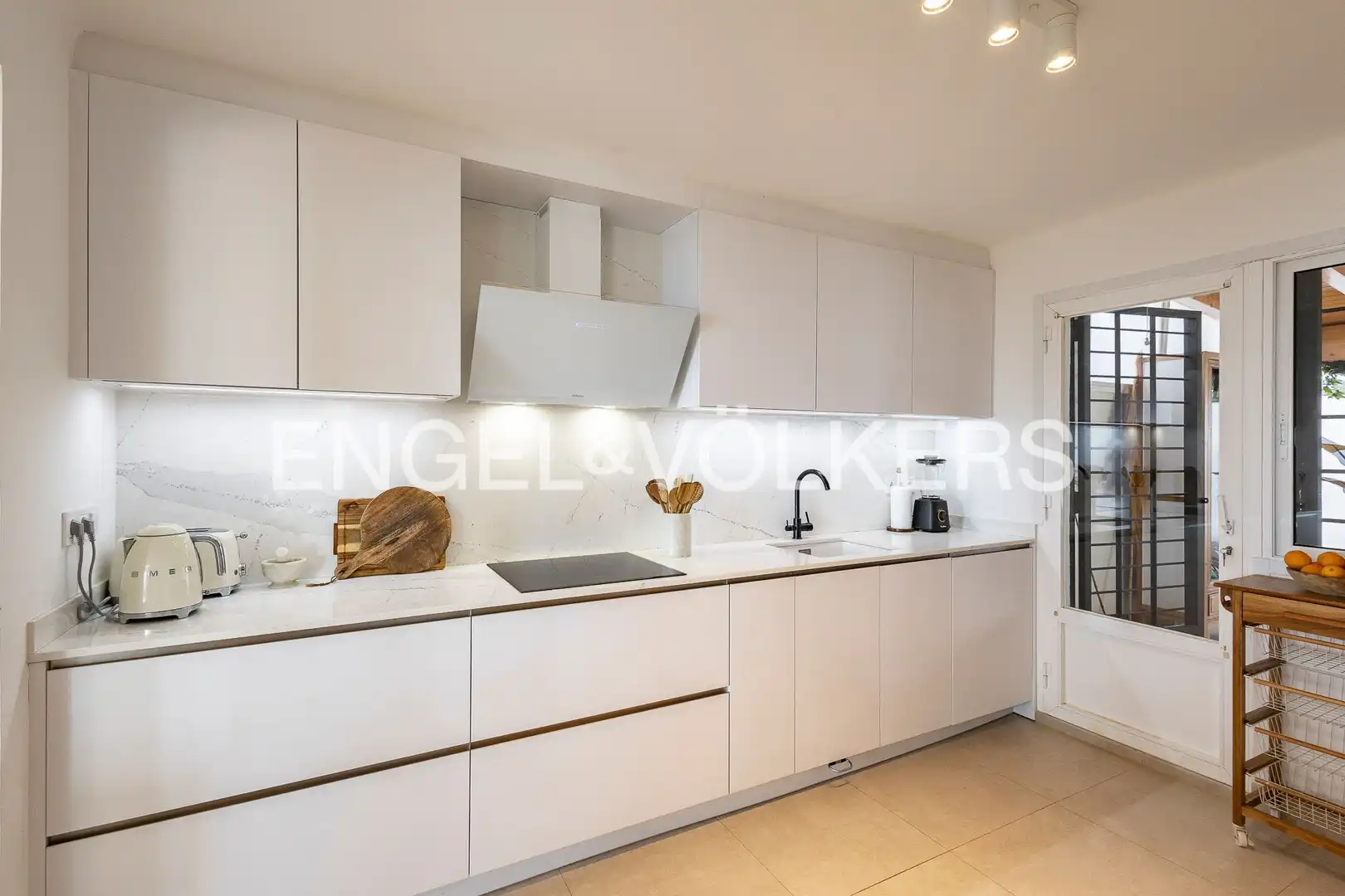 Cocina de Casa adosada en venta en Gavà con Aire acondicionado, Calefacción y Jardín privado
