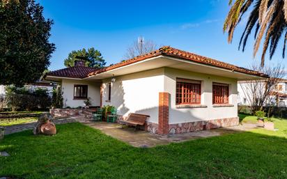 Exterior view of House or chalet for sale in Gijón   with Heating, Private garden and Parquet flooring