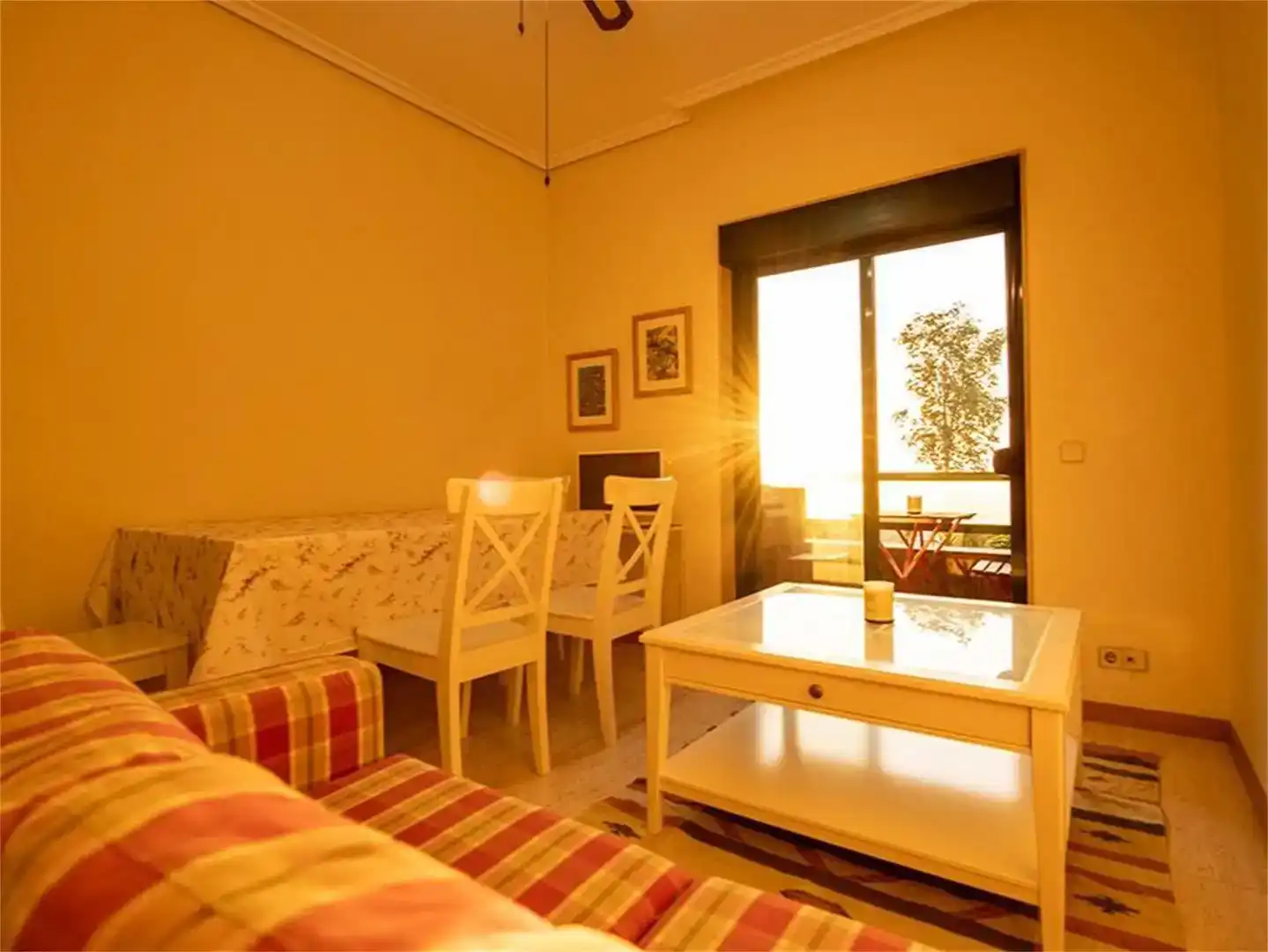 Schlafzimmer von Wohnungen zur Miete in Vigo  mit Möbliert und Balkon