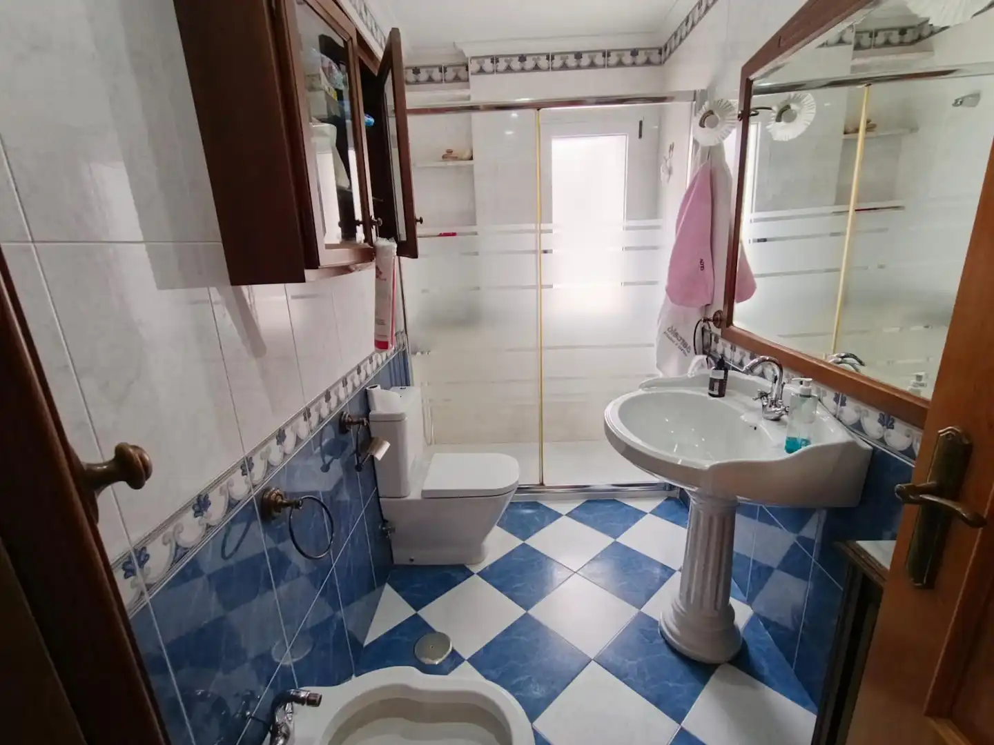 Bathroom of Flat for rent in Albacete  with Air Conditioner, Heating and Parquet flooring