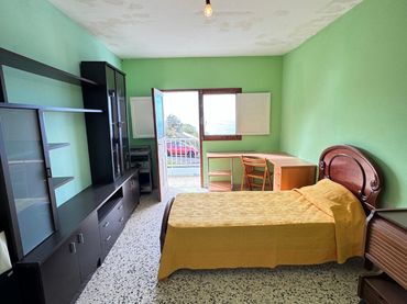 Casa rústica amb balcó en venda a Avenida de los Asientos 6