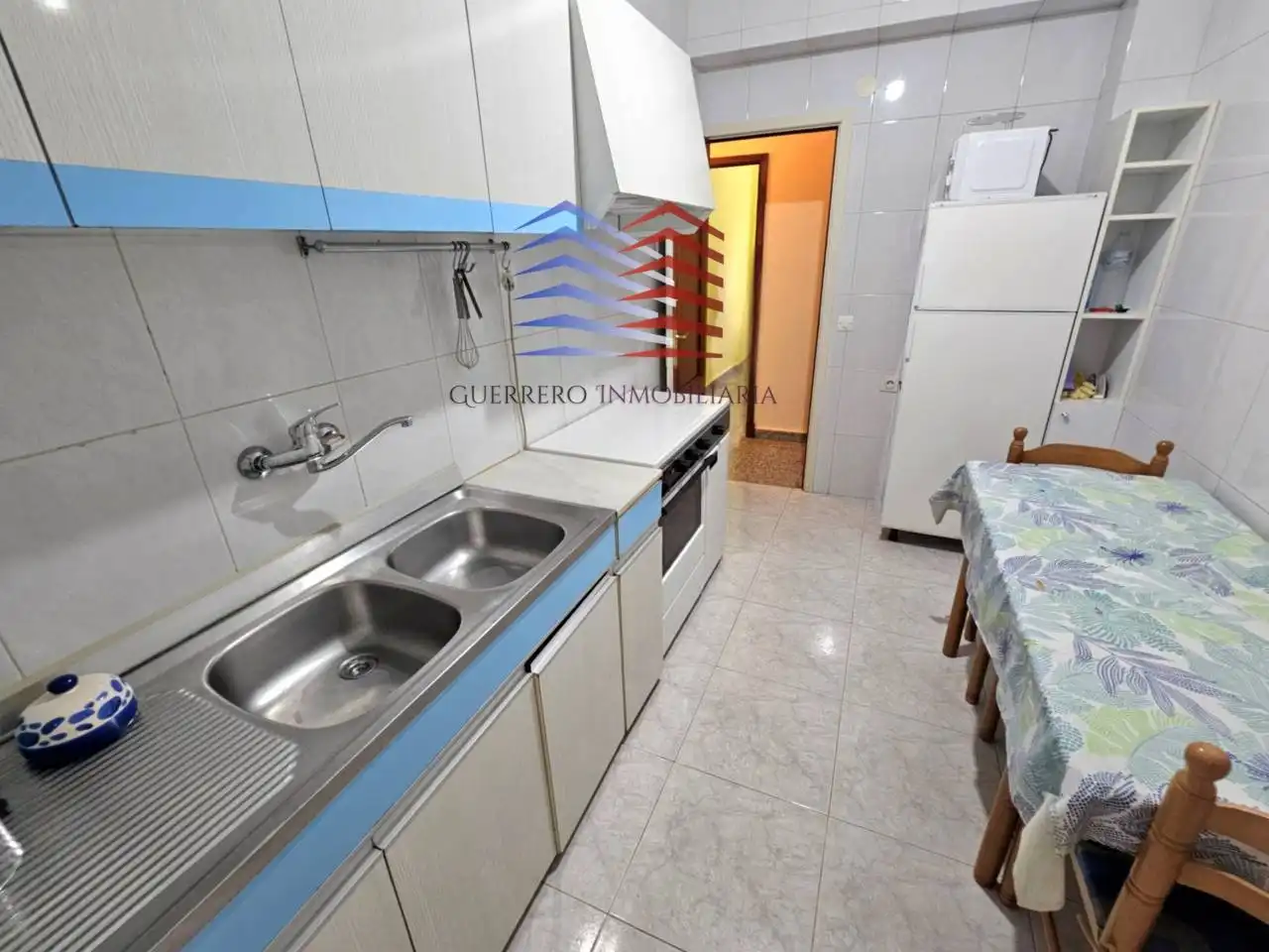 Cuina de Apartament de lloguer en Ourense Capital  amb Calefacció, Terrassa i Traster