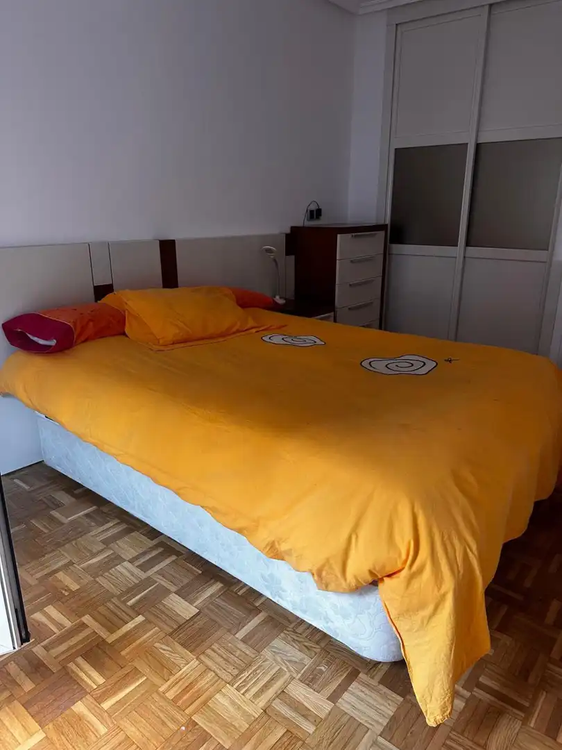 Habitación de Piso en venta en Oviedo  con Calefacción, Parquet y Trastero