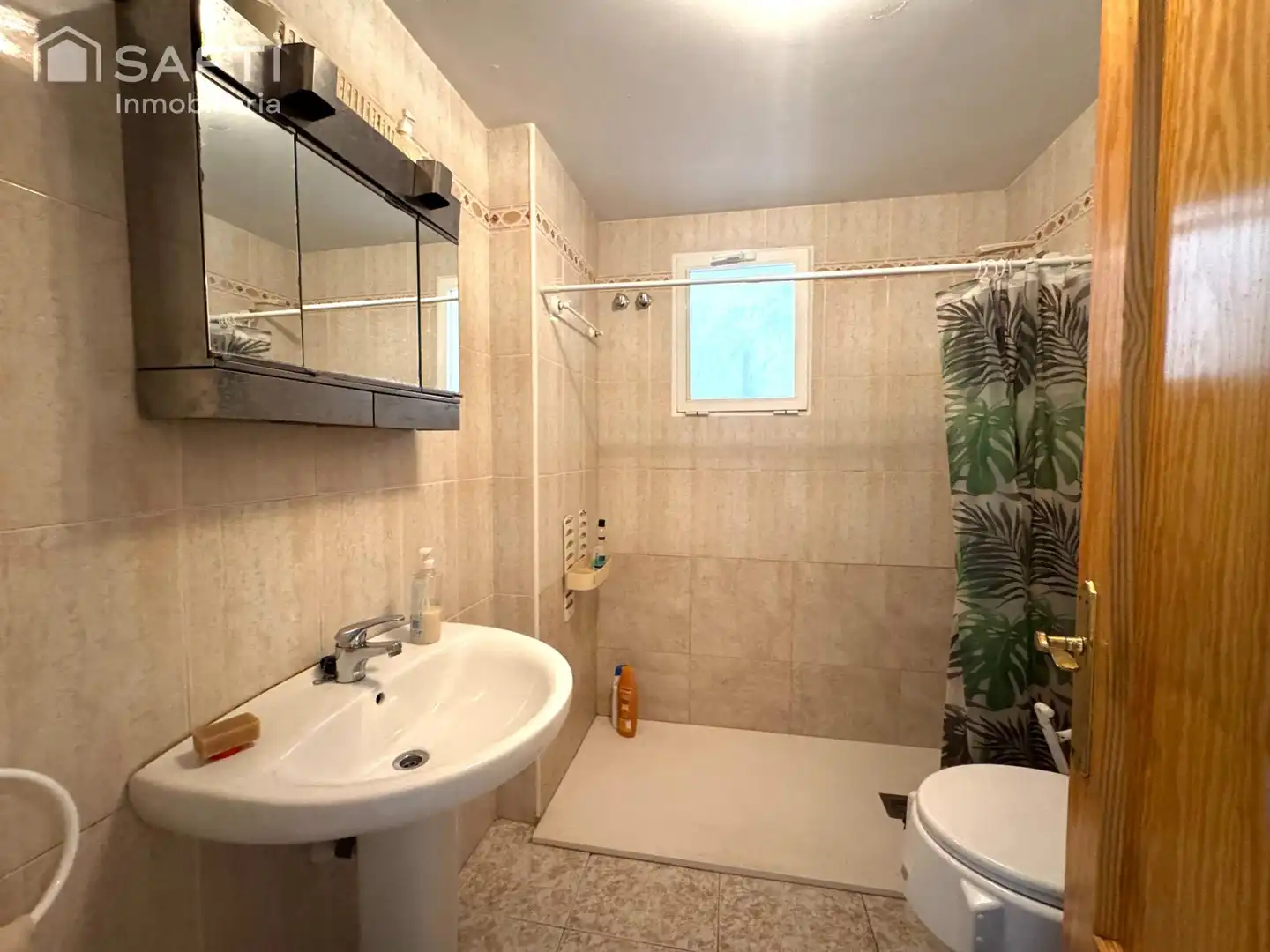 Baño de Piso en venta en El Pinós / Pinoso con Terraza y Balcón