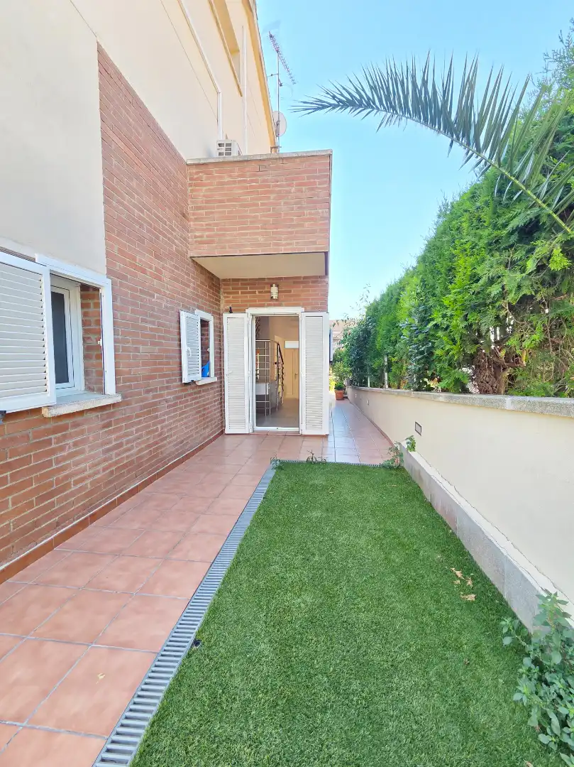 Terrassa de Casa o xalet en venda en Cerdanyola del Vallès amb Aire condicionat, Calefacció i Jardí privat
