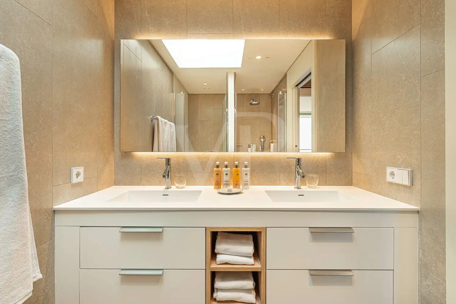 Badezimmer von Dachboden zum Verkauf in Guía de Isora mit Klimaanlage, Terrasse und Balkon