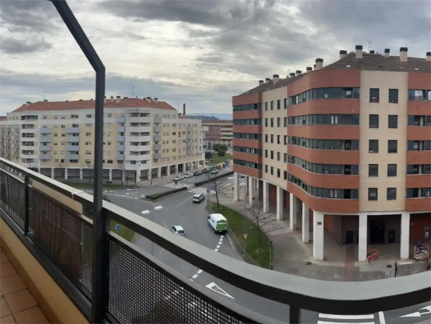 Vista exterior de Piso en venta en  Logroño con Aire acondicionado, Jardín privado y Parquet