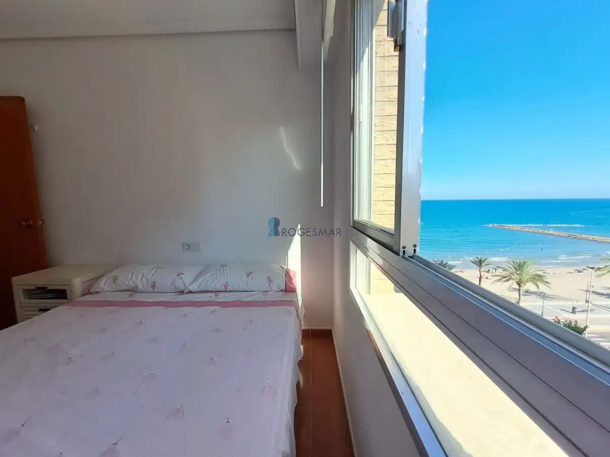 Dormitori de Apartament en venda en Benicasim / Benicàssim amb Terrassa, Traster i Piscina comunitària