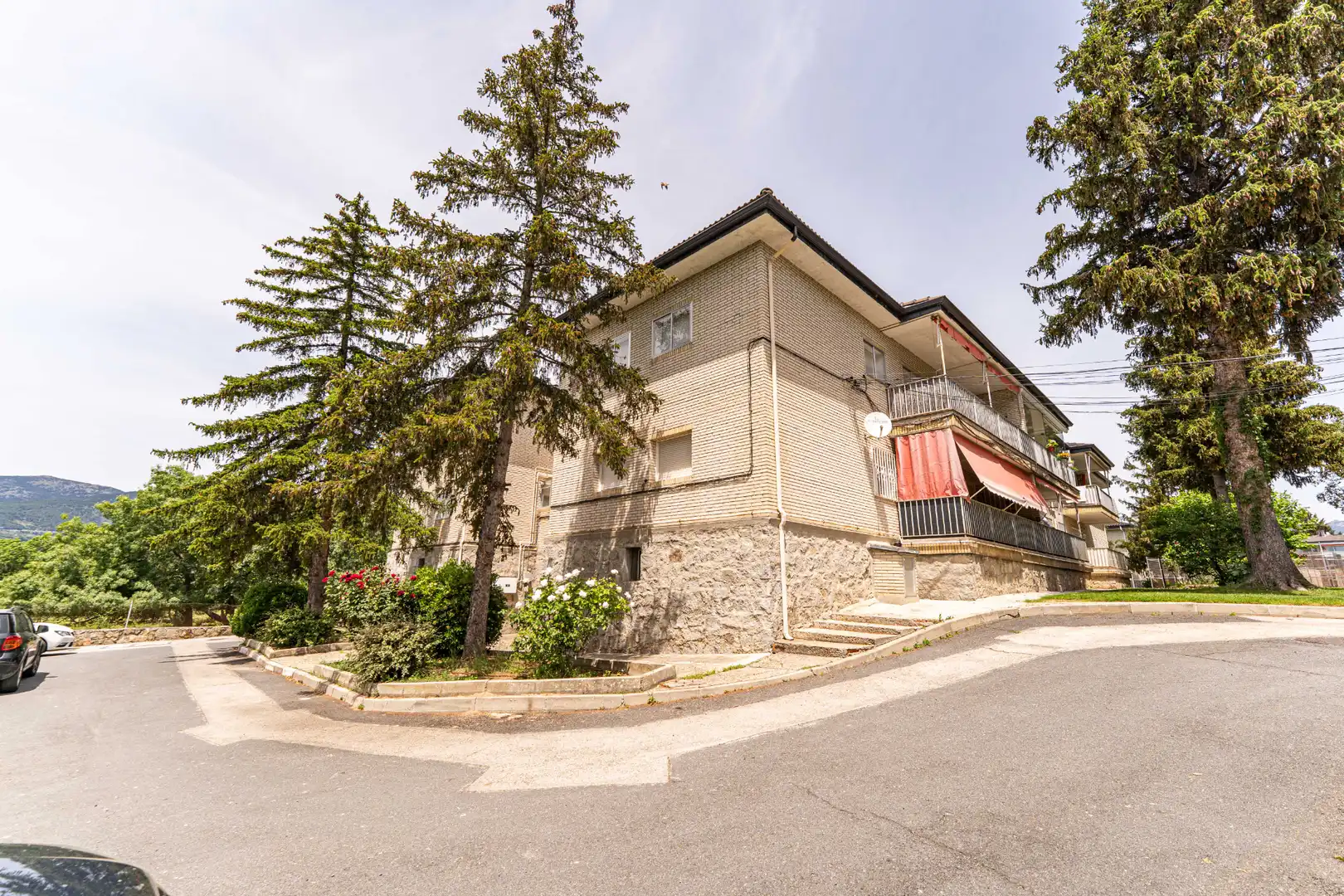 Vista exterior de Pis en venda en Guadarrama amb Calefacció, Terrassa i Traster