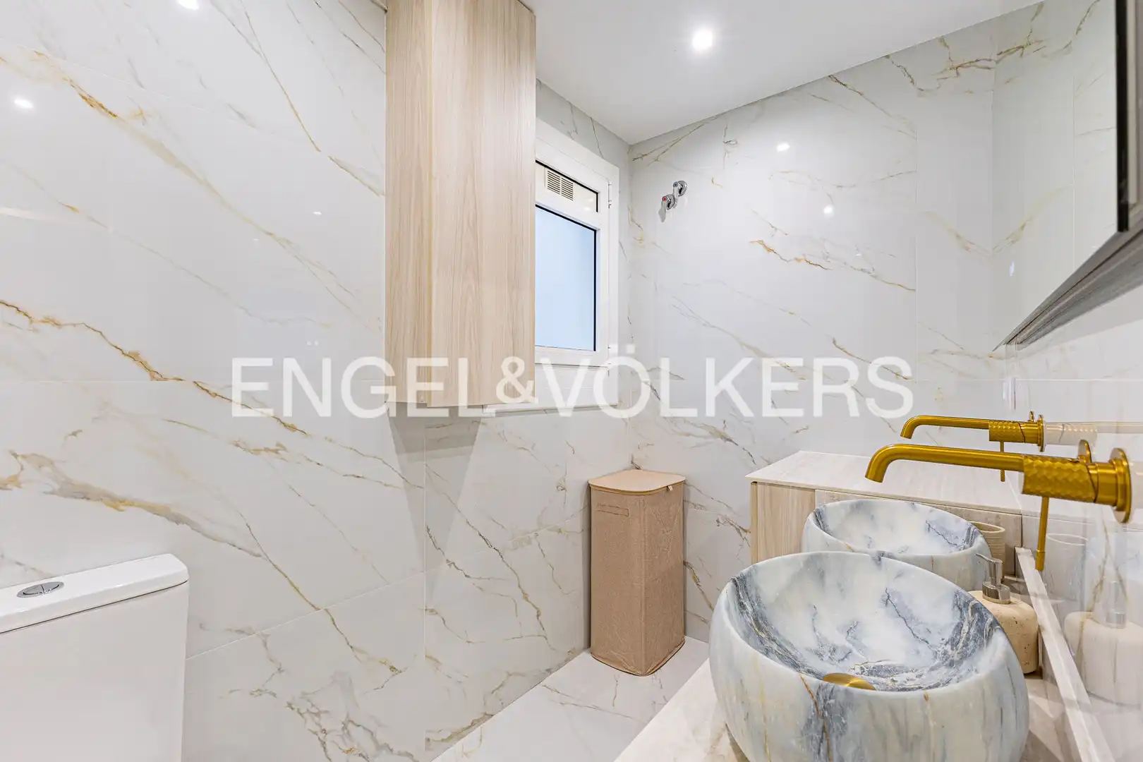 Bathroom of Flat for rent in Barcelona  with Air Conditioner, Heating and Parquet flooring