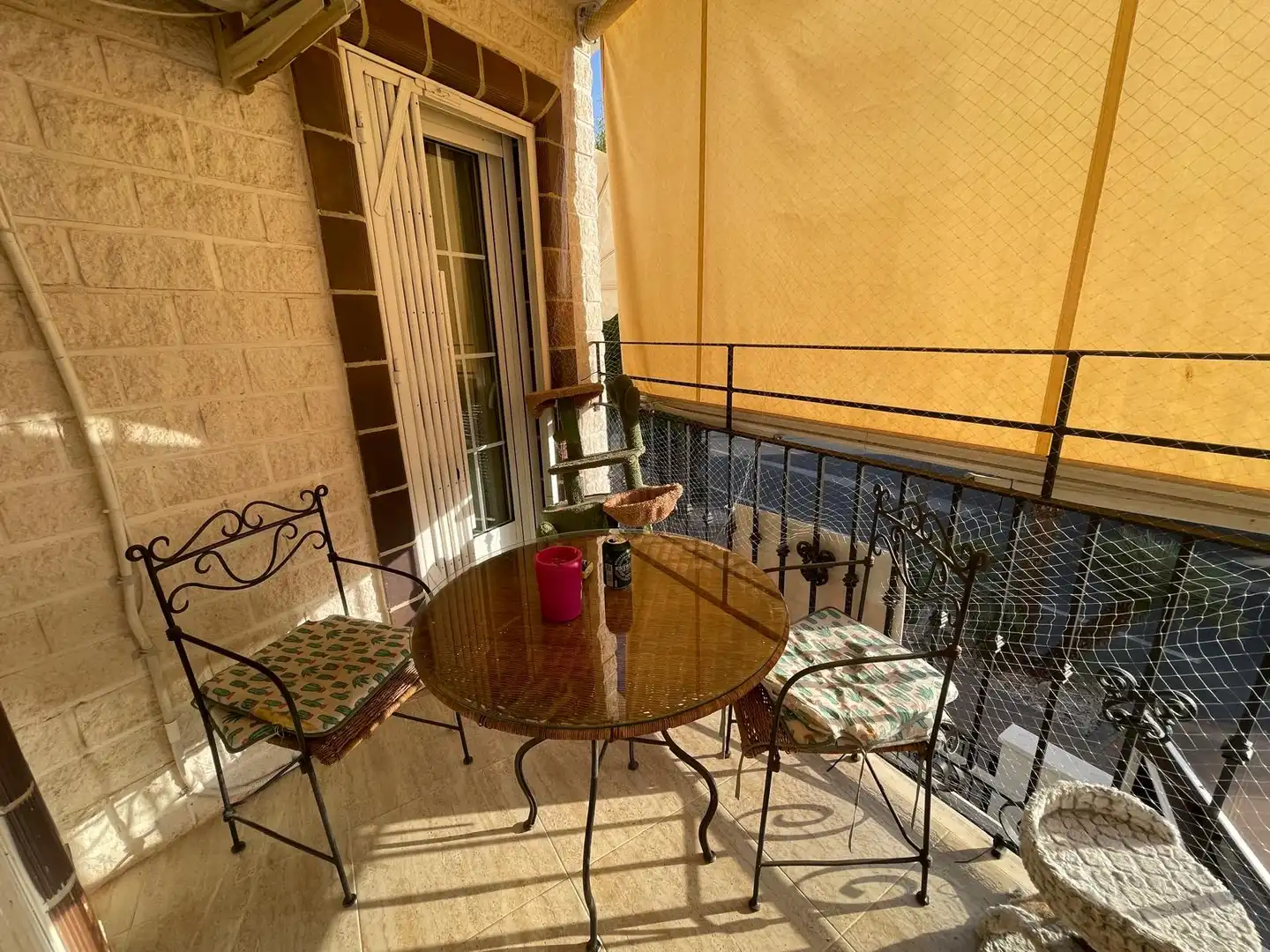 Casa aparellada amb terrassa en venda a Avenida Emilio Castelar 65