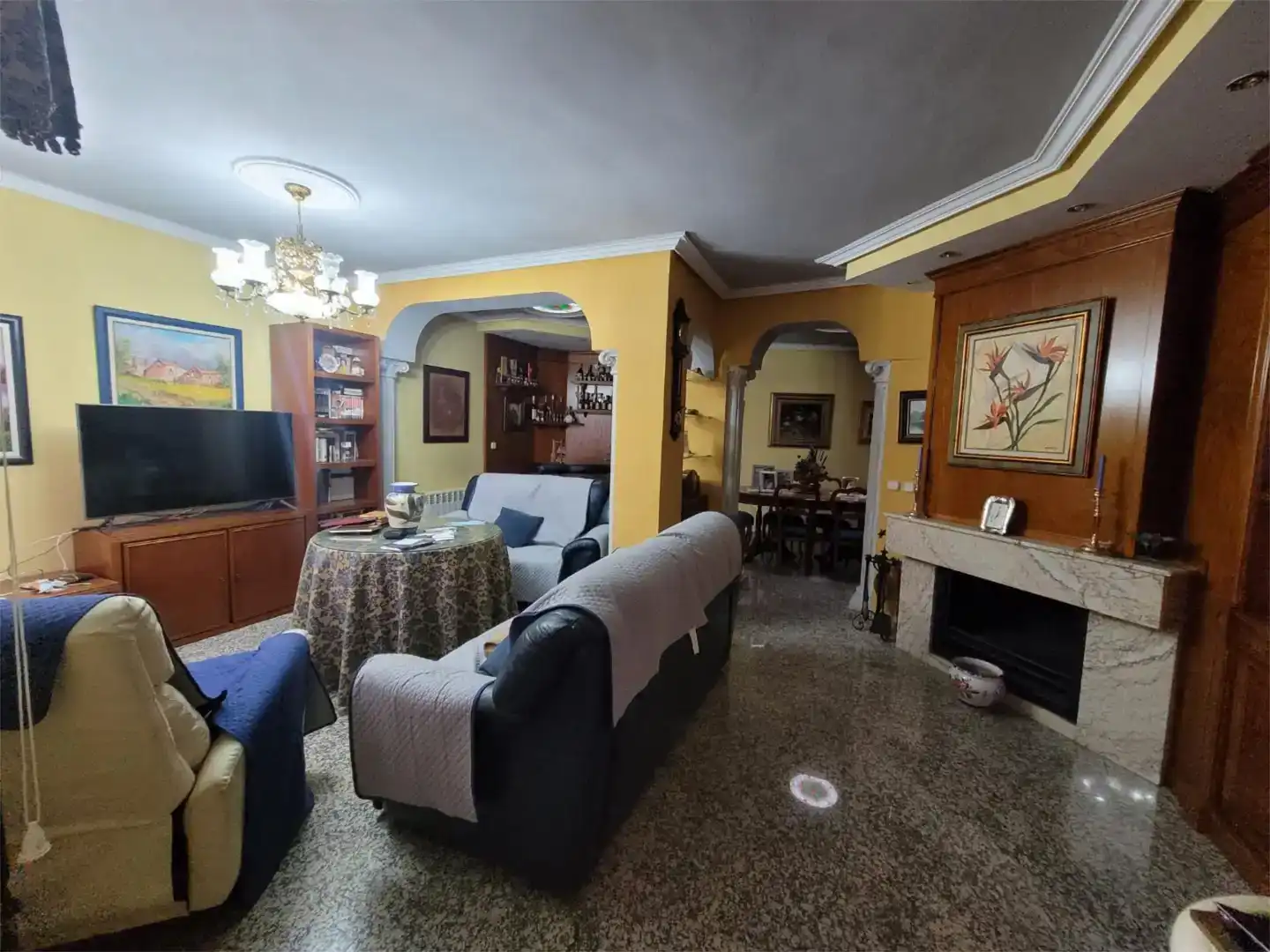 Sala d'estar de Casa o xalet en venda en Baza amb Aire condicionat, Jardí privat i Traster