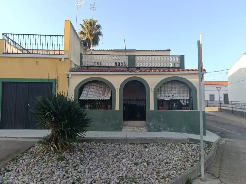 Vista exterior de Casa o xalet en venda en Puebla de Obando amb Terrassa, Traster i Moblat