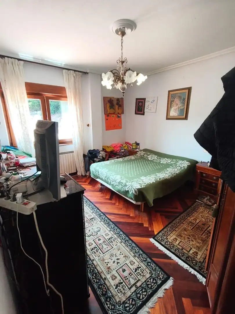 Dormitori de Casa o xalet en venda en Miengo amb Calefacció, Terrassa i Moblat