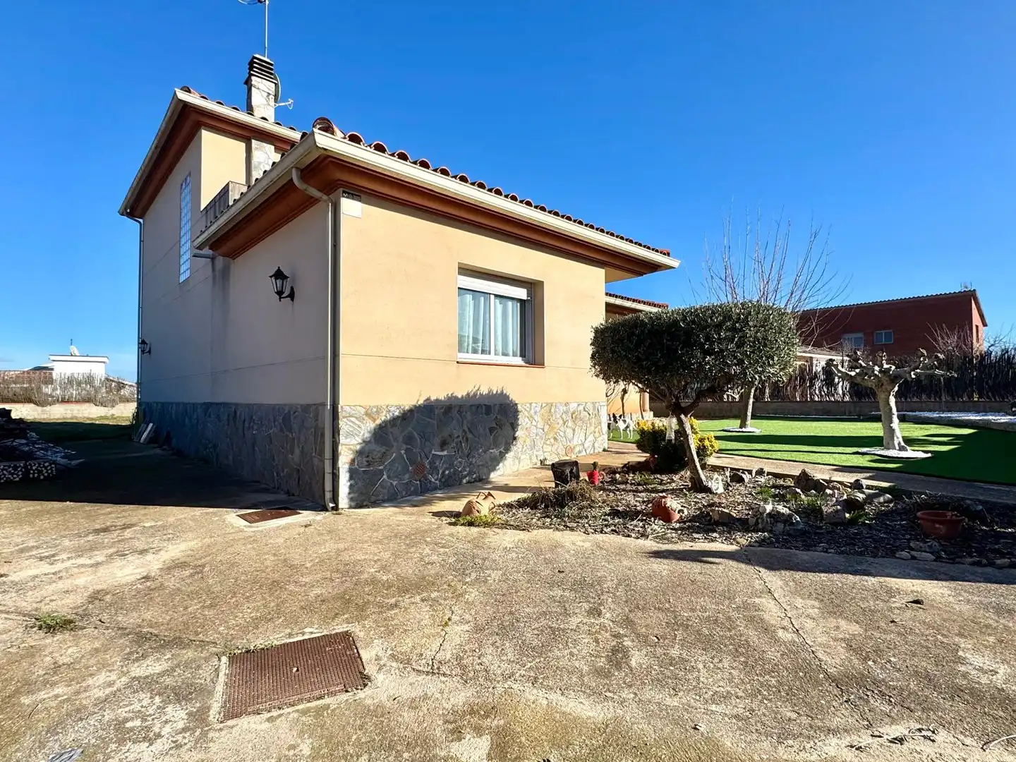 Vista exterior de Casa o xalet en venda en Vidreres amb Calefacció, Jardí privat i Terrassa