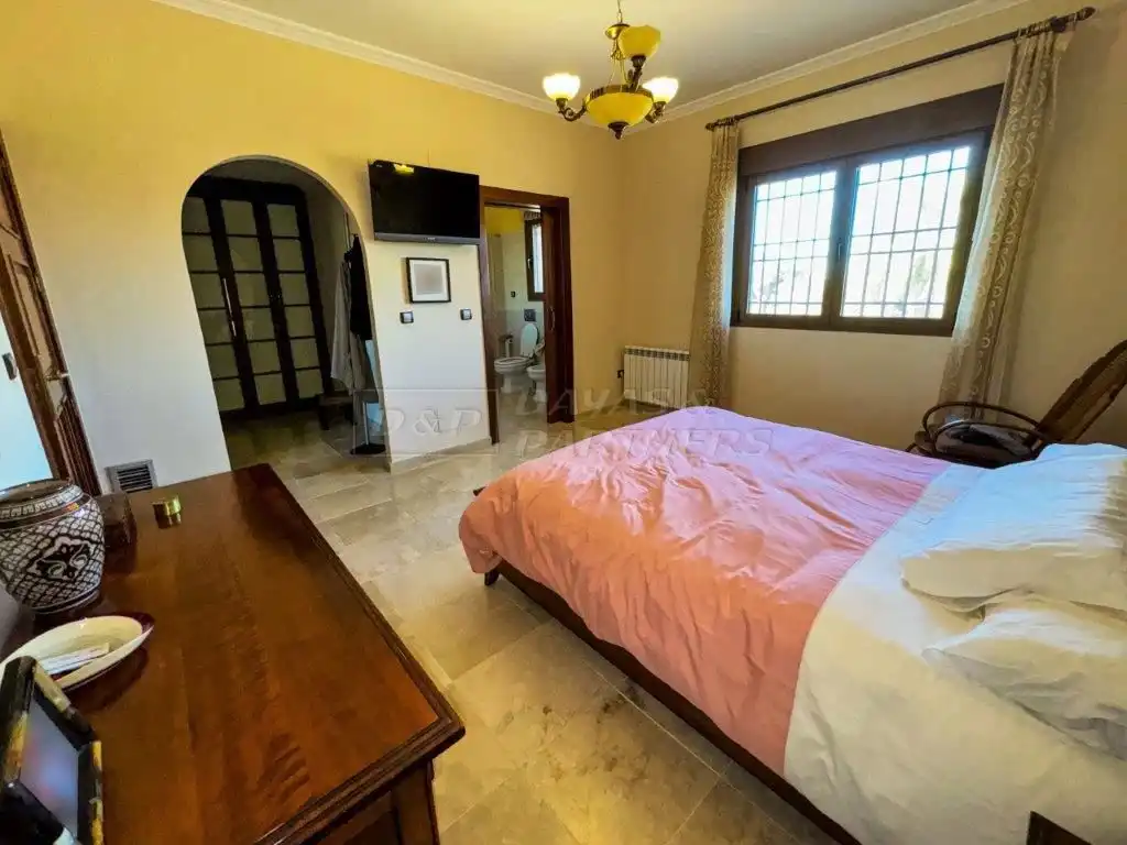 Dormitori de Casa o xalet en venda en Orihuela amb Aire condicionat, Jardí privat i Traster