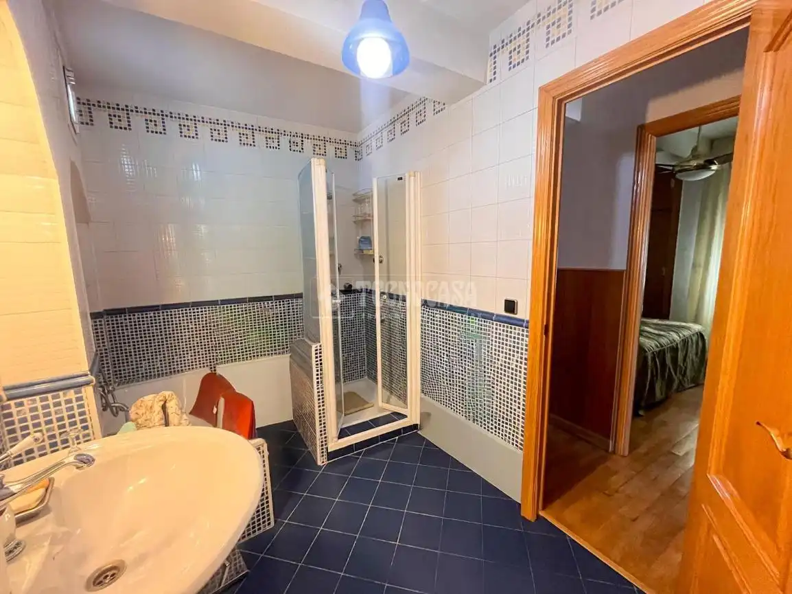 Baño de Piso en venta en Navalcarnero con Calefacción, Parquet y Terraza
