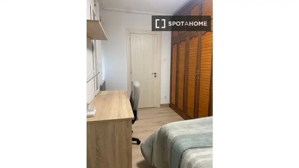Bedroom of Flat for rent in Zaragoza  with Air Conditioner, Heating and Furnished