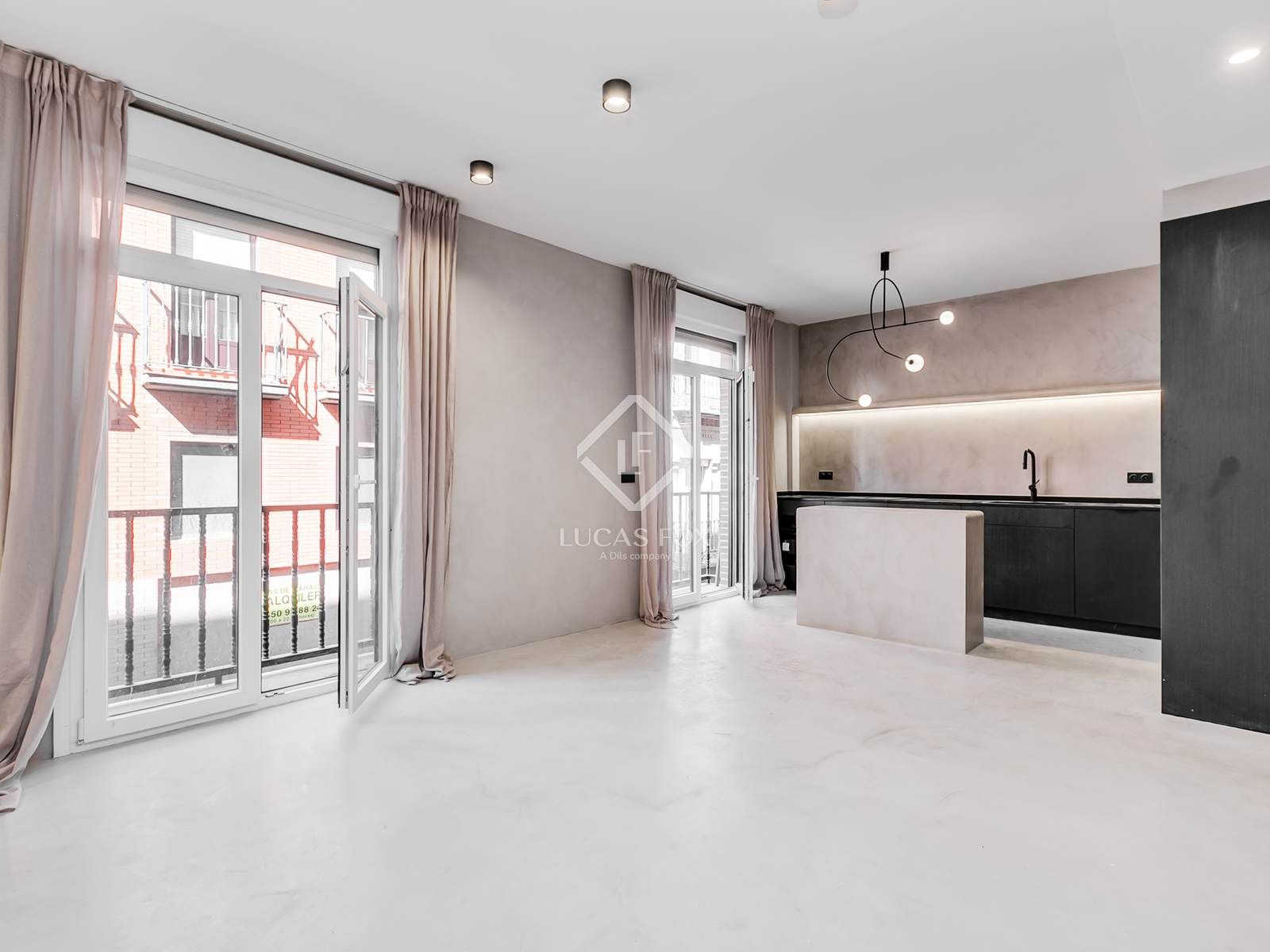 Living room of Flat for sale in  Madrid Capital  with Air Conditioner and Balcony