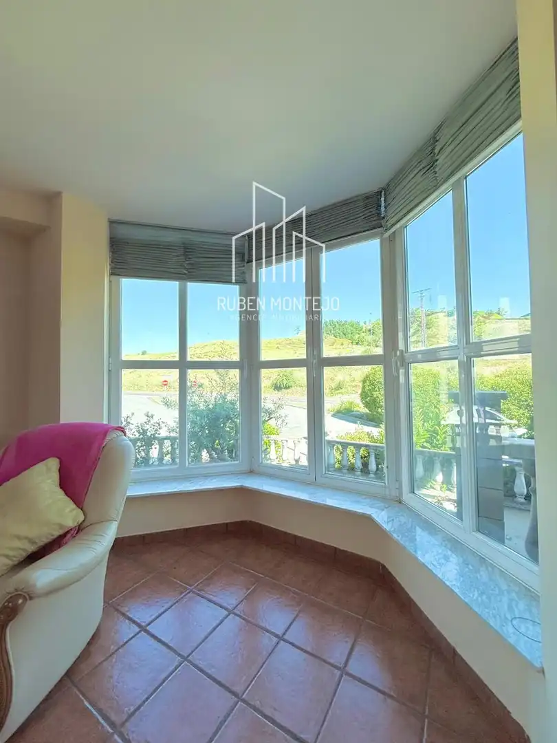 Vista exterior de Casa adosada en venda en Cabrerizos amb Calefacció, Jardí privat i Terrassa