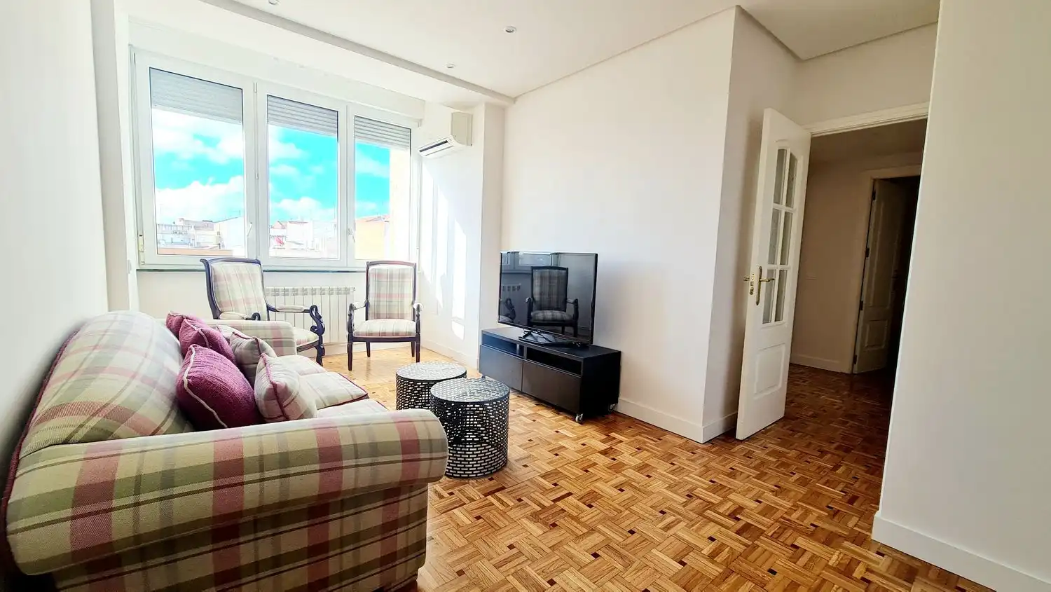 Wohnzimmer von Wohnung zur Miete in Madrid mit Klimaanlage
