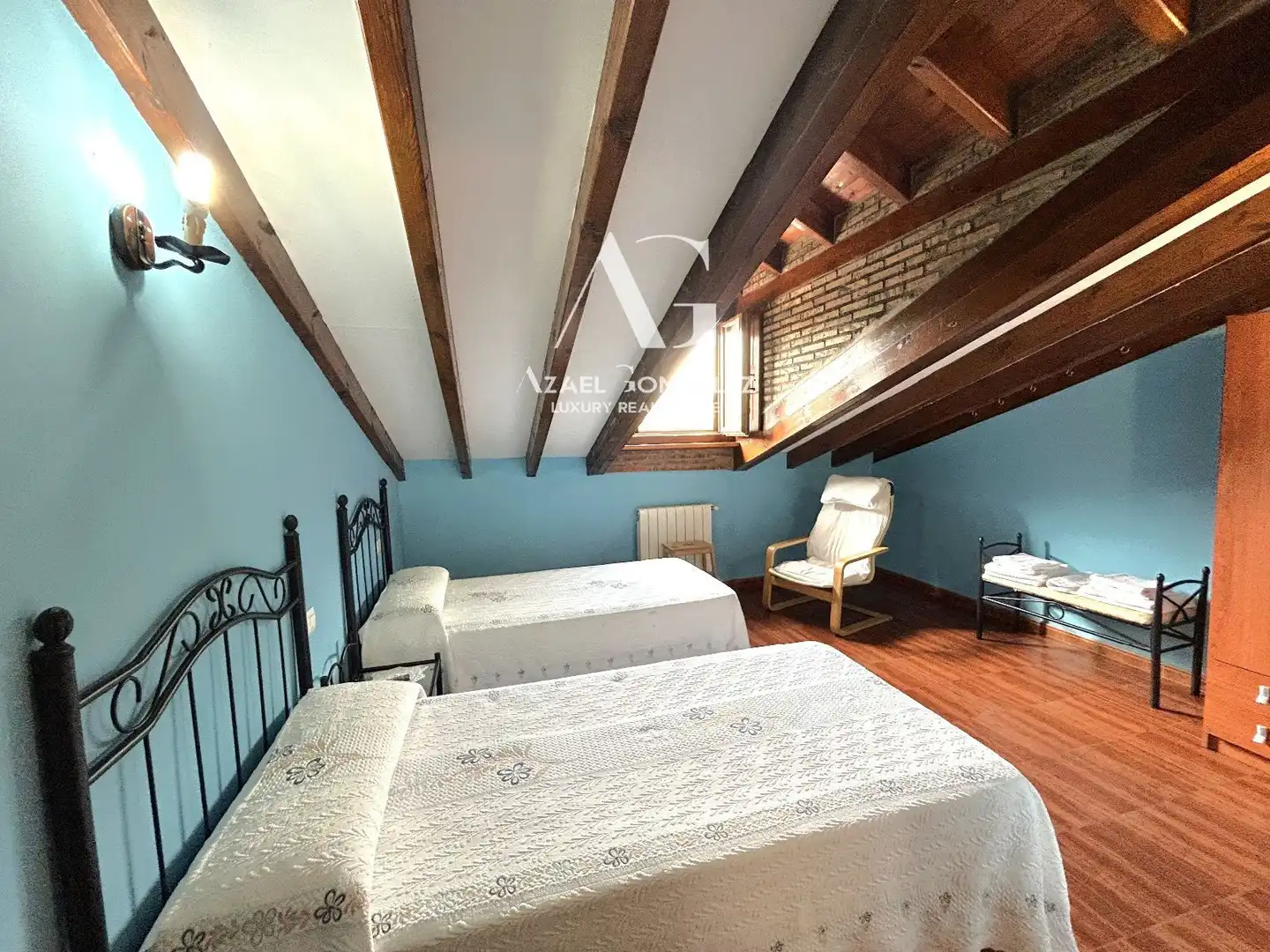 Habitación de Casa adosada en venta en Val de San Vicente  con Calefacción, Terraza y Amueblado