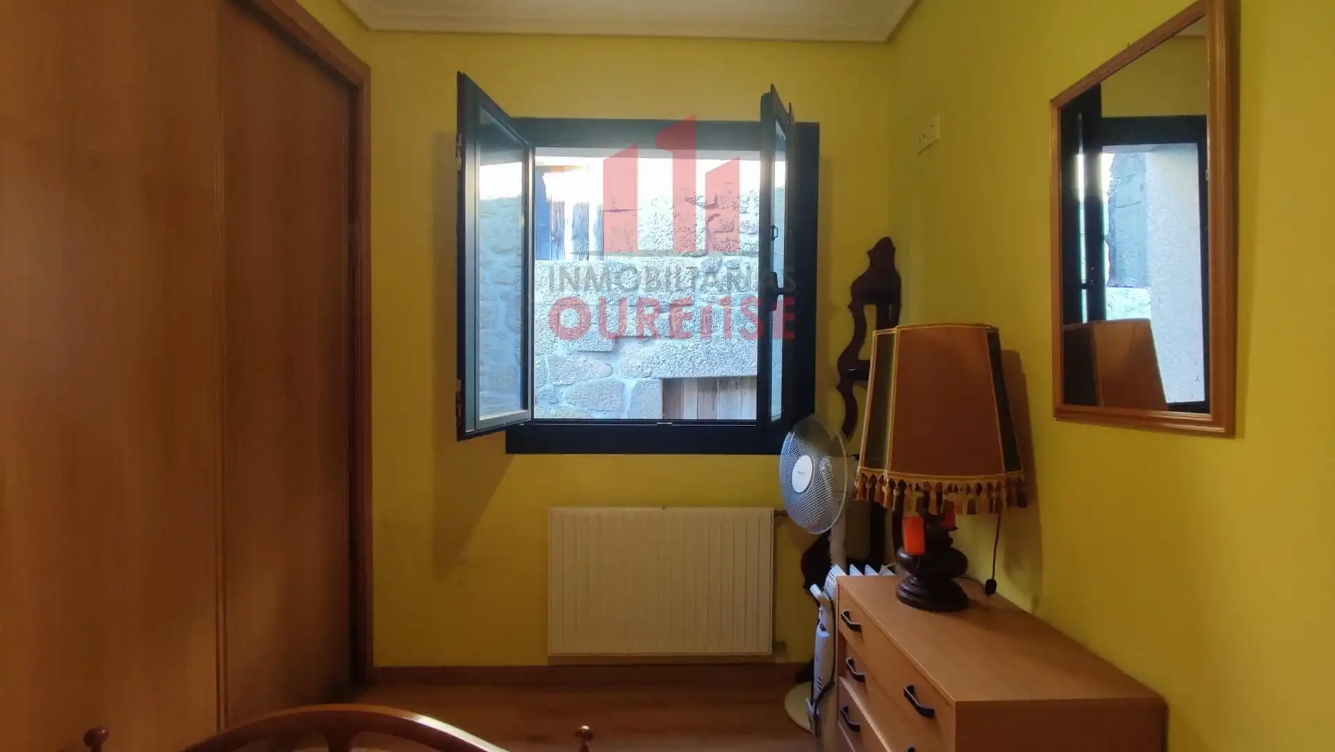Dormitori de Casa o xalet en venda en Ourense Capital  amb Calefacció, Jardí privat i Traster