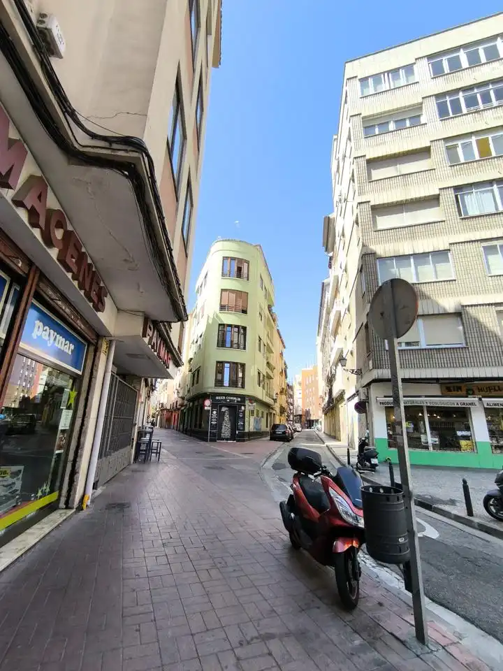 Außenansicht von Wohnung zum Verkauf in Zaragoza mit Klimaanlage, Heizung und Parkett