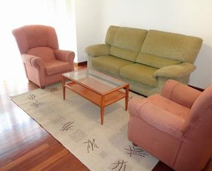 Living room of Flat to rent in Santiago de Compostela   with Heating, Storage room and Furnished