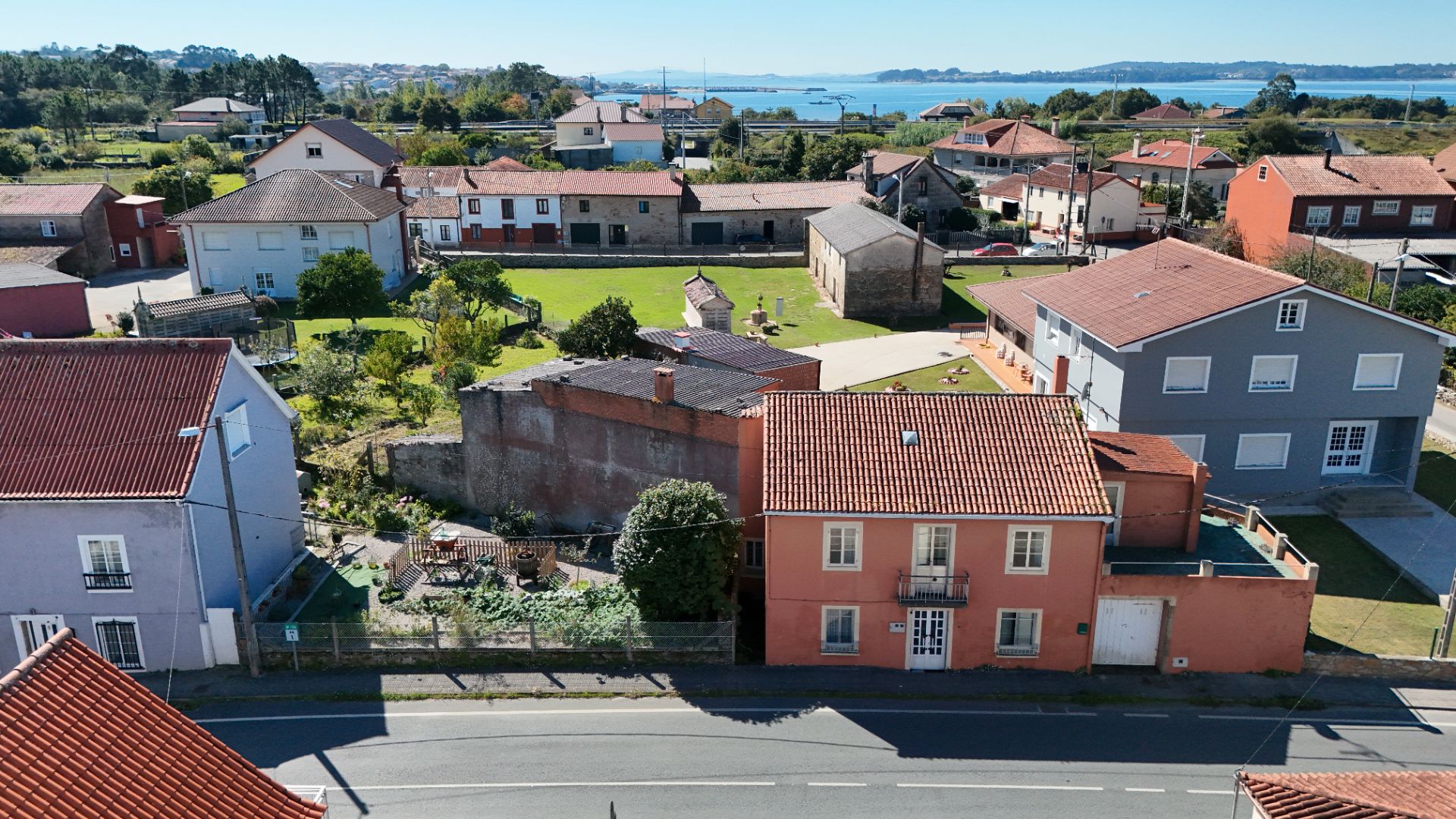 Exterior view of House or chalet for sale in Rianxo  with Furnished, Oven and Washing machine