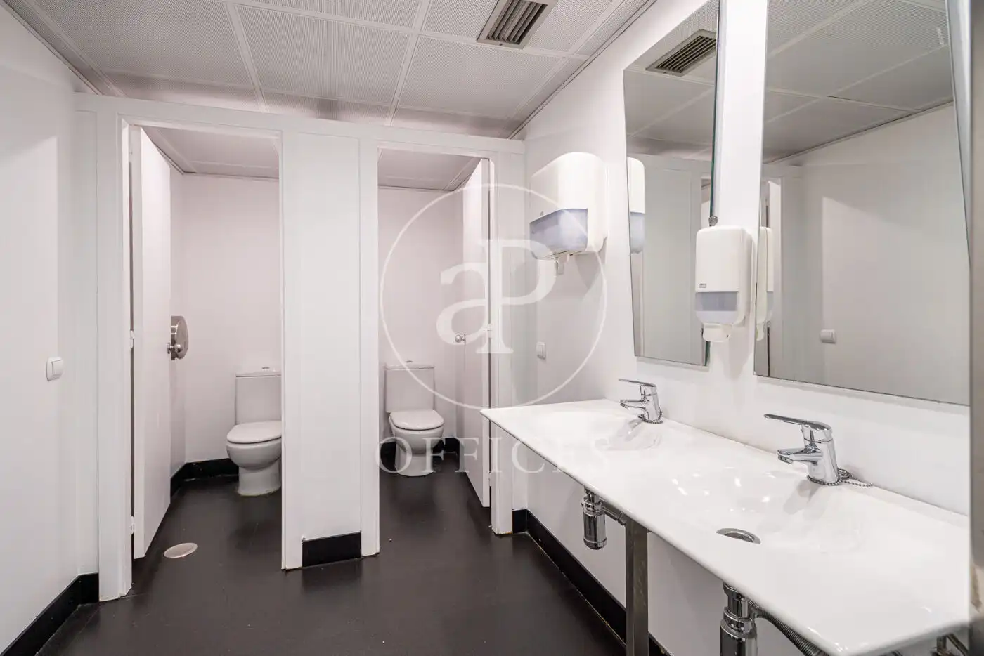 Bathroom of Office for rent in Madrid  with Air Conditioner and Heating