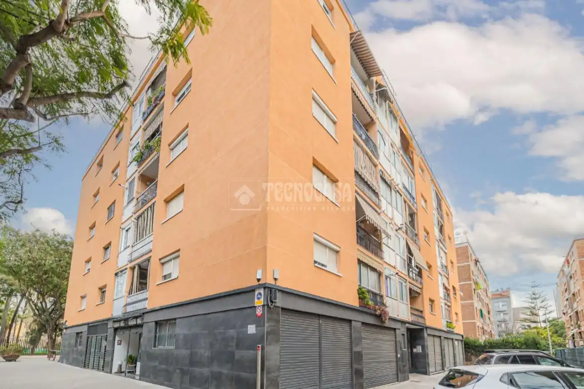 Exterior view of Flat for sale in Sant Feliu de Llobregat  with Balcony