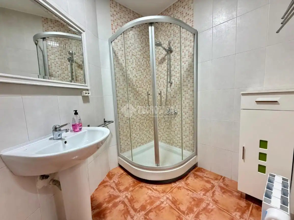 Badezimmer von Wohnung zum Verkauf in Arganda del Rey mit Klimaanlage, Heizung und Terrasse