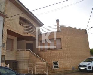 Vista exterior de Casa o xalet en venda en Albalatillo amb Aire condicionat, Jardí privat i Traster