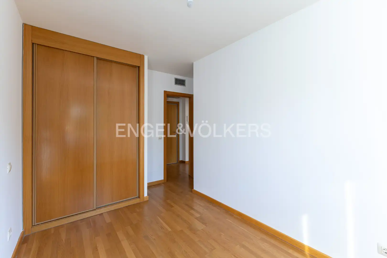 Piso en venta en  Madrid Capital con Calefacción, Trastero y Piscina