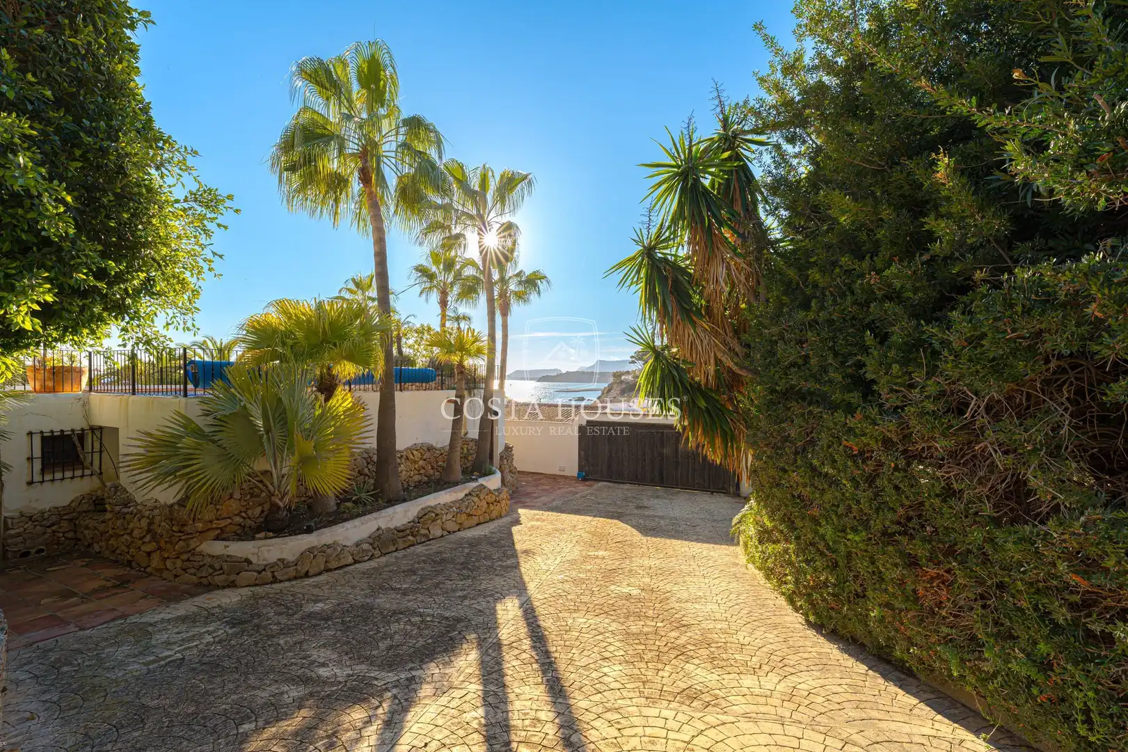 Vista exterior de Casa o xalet en venda en Moraira amb Aire condicionat, Calefacció i Jardí privat