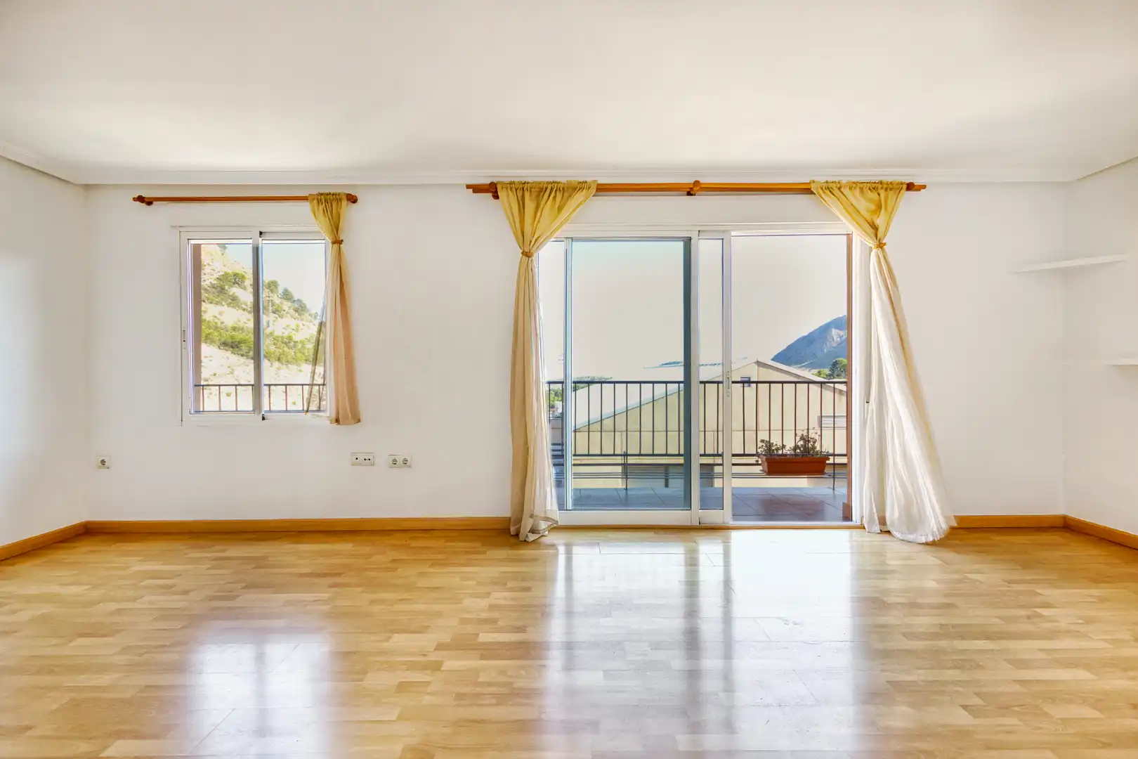 Sala d'estar de Pis en venda en Jijona / Xixona amb Calefacció, Parquet i Terrassa