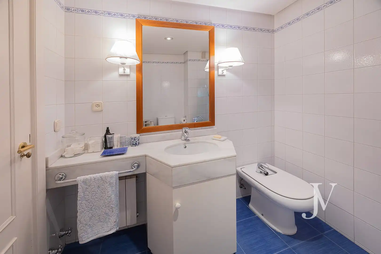 Baño de Piso en venta en Madrid con Terraza, Trastero y Piscina comunitaria