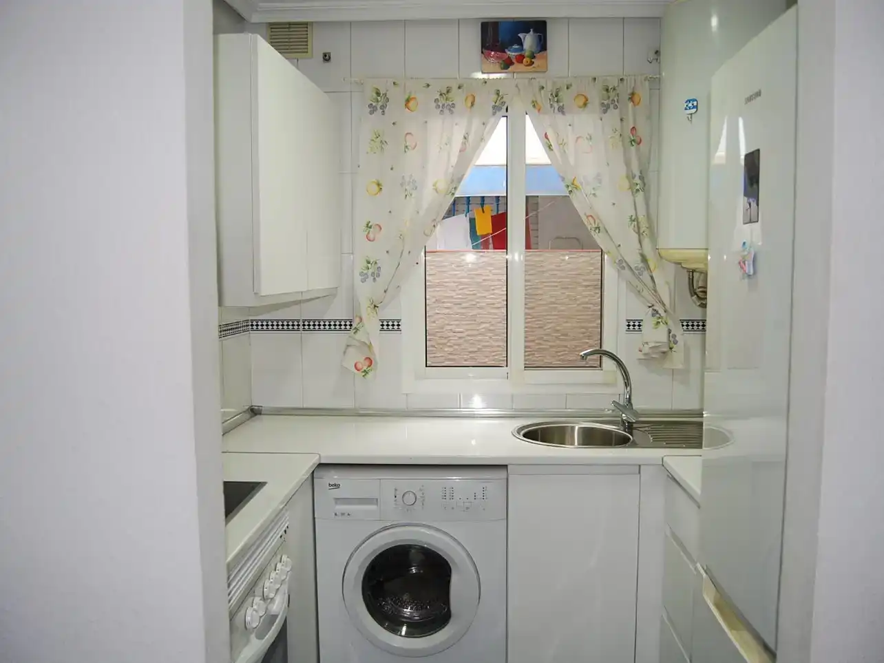 Cuina de Apartament de lloguer en Algeciras amb Piscina