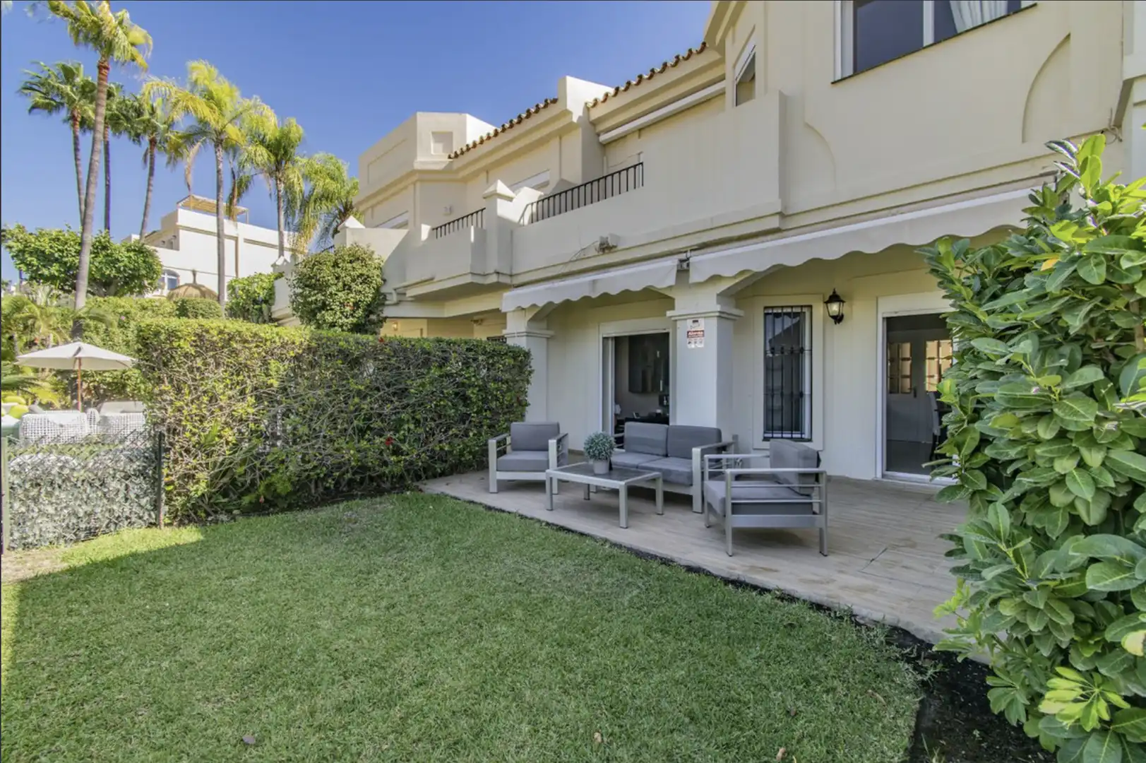 Casa aparellada amb piscina en venda a La Quinta