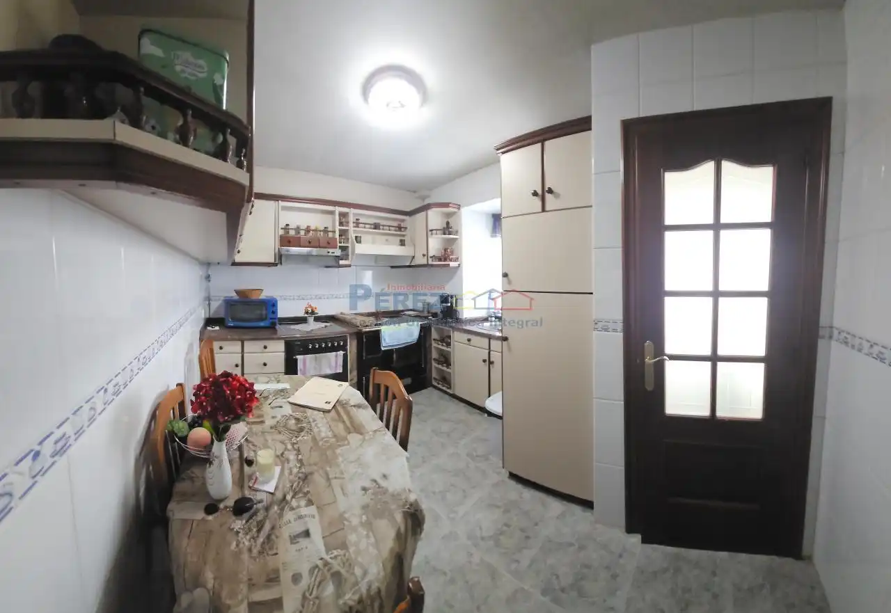 Cuina de Casa o xalet en venda en Neda amb Calefacció, Jardí privat i Traster